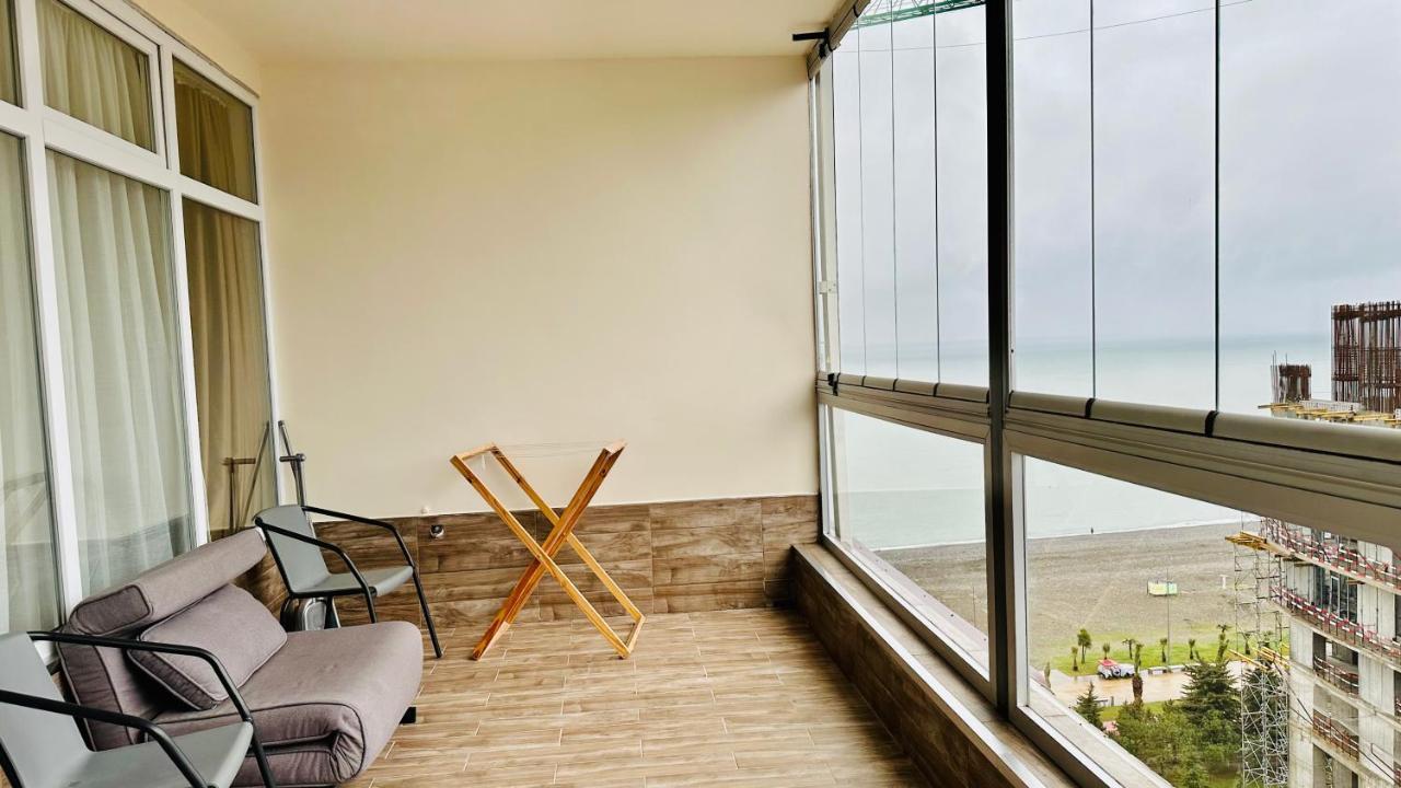 Magnolia Apartment Terrace 3 Batoemi Buitenkant foto
